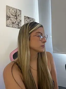 Issabela G1 online show from 04/16/26, 06:08