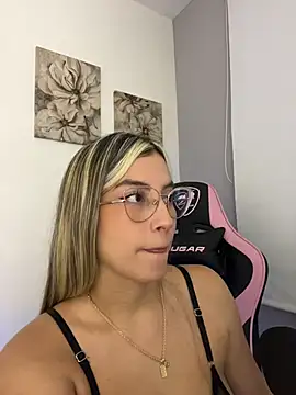 Issabela G1 online show from 04/18/26, 02:47