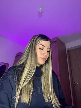 Issabela G1 online show from 02/22/25, 03:01