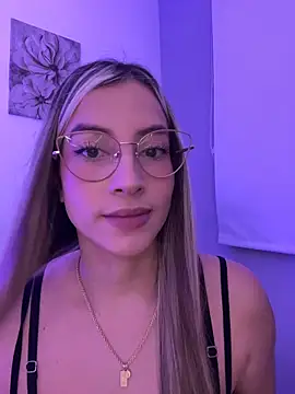 Snapshot of Issabela_G1 chatting on 05/16/26, 03:16 Issabela G1 online show from 05/16/26, 03:16