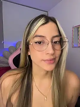 Snapshot of Issabela_G1 chatting on 05/24/26, 04:56 Issabela G1 online show from 05/24/26, 04:56