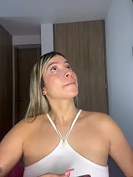 Issabela G1 online show from 02/05/25, 03:23