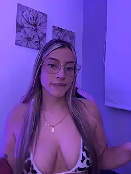 Snapshot of Issabela_G1 chatting on 05/18/26, 03:06 Issabela G1 online show from 05/18/26, 03:06