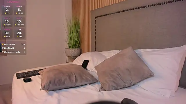 Snapshot of lindaa_natashaa chatting on 01/12/25, 05:34 lindaa natashaa online show from 01/12/25, 05:34