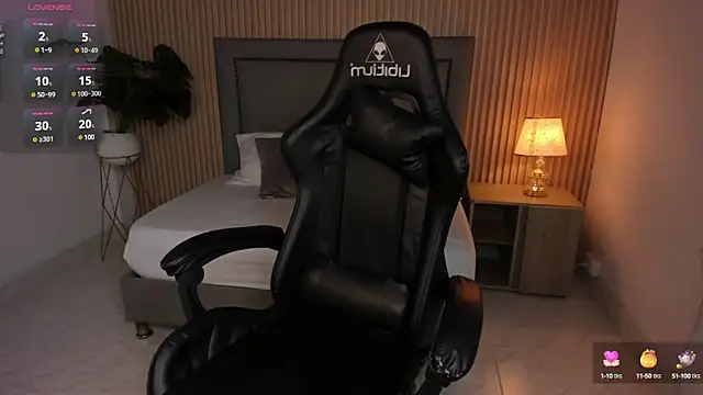 Snapshot of lindaa_natashaa chatting on 02/08/25, 02:15 lindaa natashaa online show from 02/08/25, 02:15