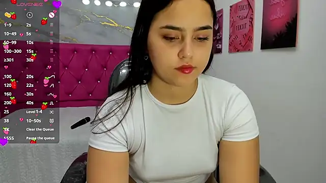 Snapshot of Helen_russo chatting on 04/23/26, 06:09 Helen russo online show from 04/23/26, 06:09