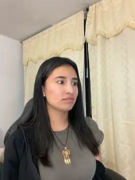 paulinamoons1 online show from 05/12/26, 06:32