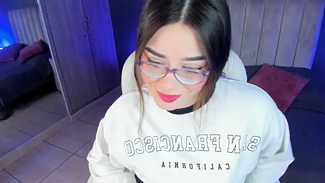 Charlotte Olsen  online show from 02/05/25, 11:55