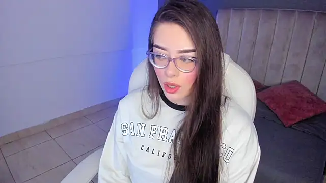 Charlotte Olsen  online show from 02/13/25, 12:43