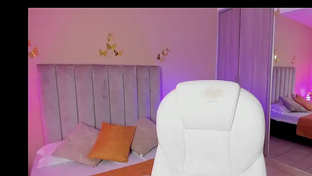 Charlotte Olsen  online show from 09/29/25, 08:25