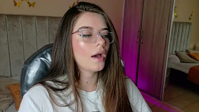 Charlotte Olsen  online show from 06/13/26, 07:34