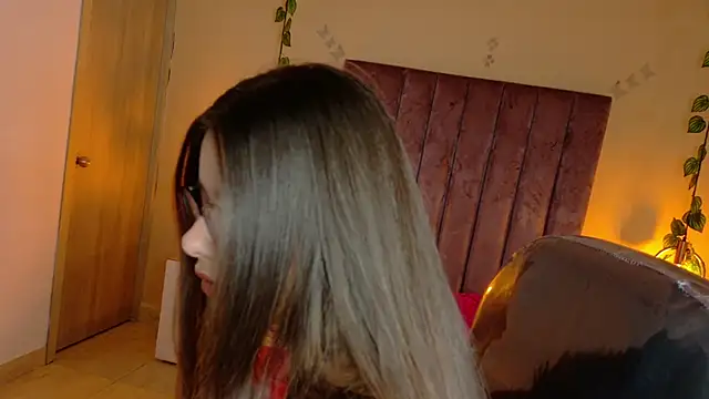 Charlotte Olsen  online show from 02/05/26, 07:21