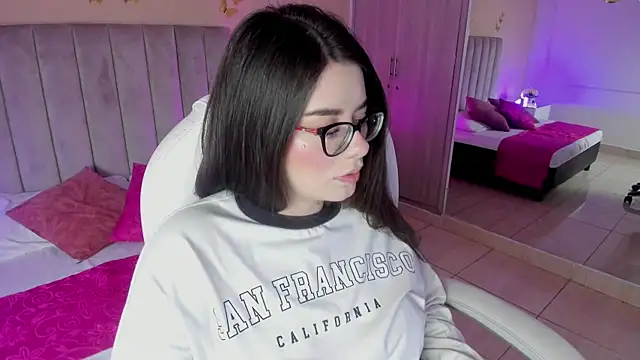 Charlotte Olsen  online show from 09/22/25, 07:42