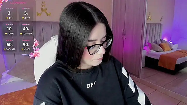 Charlotte Olsen  online show from 09/18/25, 07:28