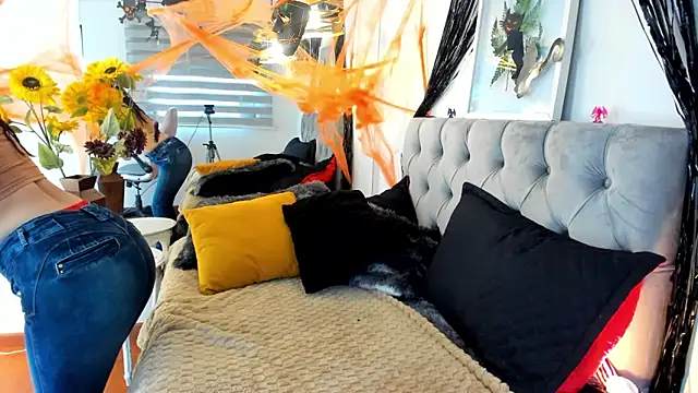 Nami sunny online show from 10/24/25, 08:30