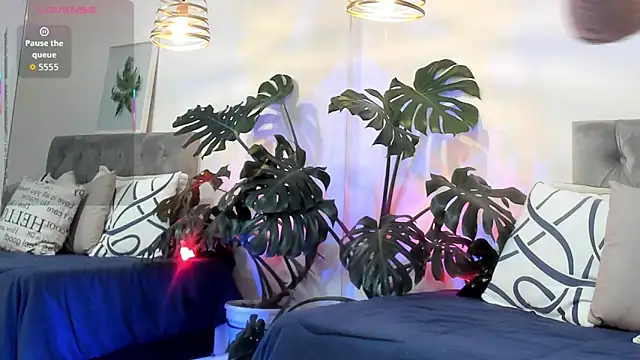 Nami sunny online show from 11/08/25, 02:04