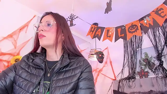 Nami sunny online show from 10/28/25, 06:40