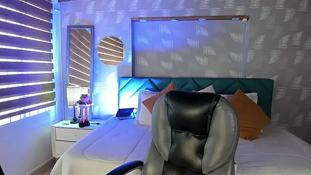 Nami sunny online show from 11/25/25, 12:49