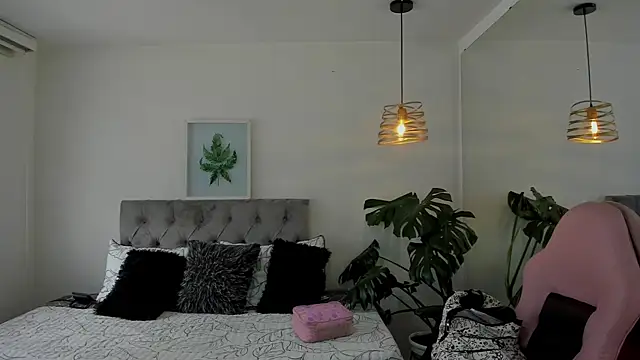 Nami sunny online show from 12/02/25, 05:58