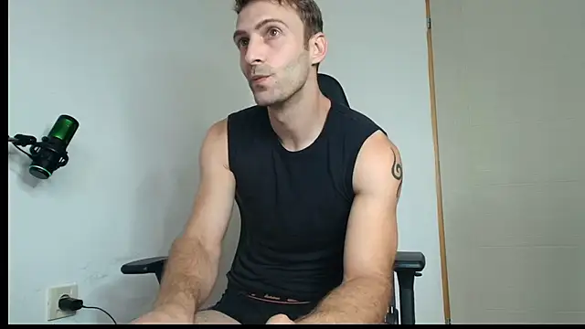 Snapshot of Ian_997 chatting on 07/15/26, 06:42 Ian 997 online show from 07/15/26, 06:42