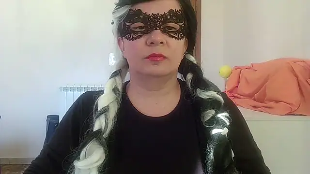 Ninalapiccolina online show from 11/26/25, 03:23