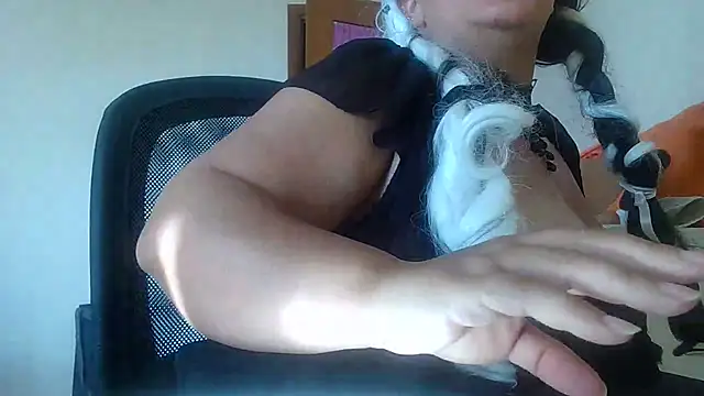 Ninalapiccolina online show from 10/04/25, 02:07