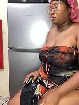 Snapshot of CurvyTeddy chatting on 03/18/25, 09:43 CurvyTeddy online show from 03/18/25, 09:43
