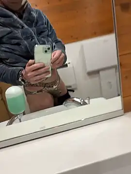 Hideen-real-face online show from 11/28/25, 08:47