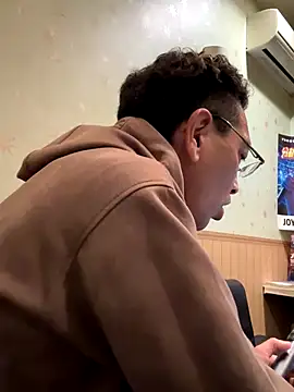 Hideen-real-face online show from 10/30/25, 07:28