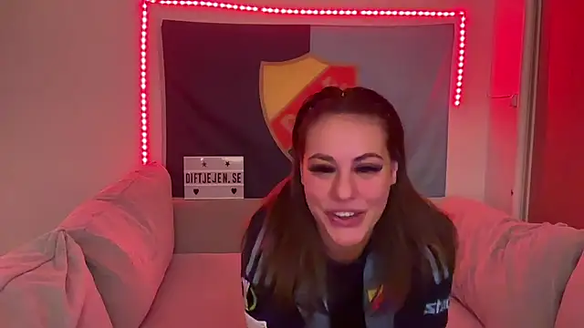 Snapshot of Dif-tjejen chatting on 11/15/25, 07:18 Dif-tjejen online show from 11/15/25, 07:18