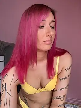 Snapshot of SonjaPrivat69_ chatting on 05/04/26, 03:37 SonjaPrivat69 online show from 05/04/26, 03:37