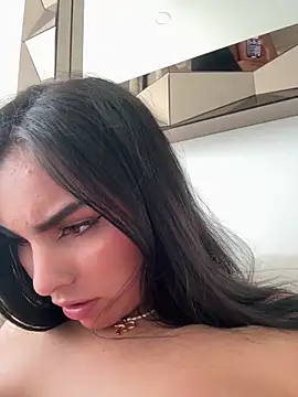 Maddy Rouse  online show from 12/13/25, 08:04