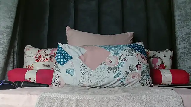 Lucy Blacksilk online show from 11/09/25, 01:26