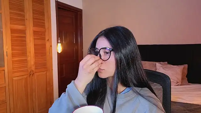 ChloeTurner  online show from 04/15/26, 08:53