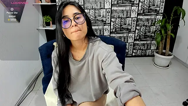 ChloeTurner  online show from 10/28/25, 08:52