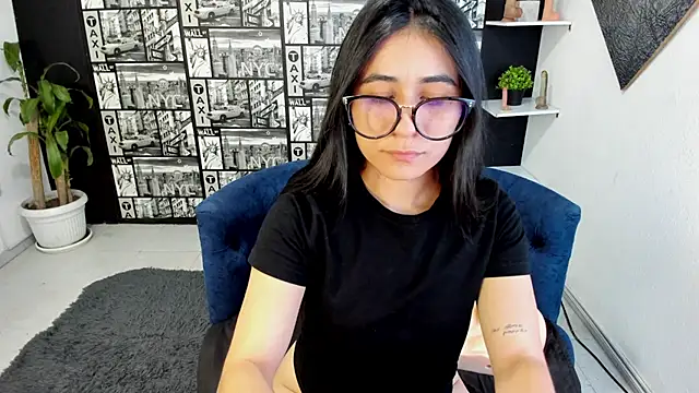 ChloeTurner  online show from 12/02/25, 06:53