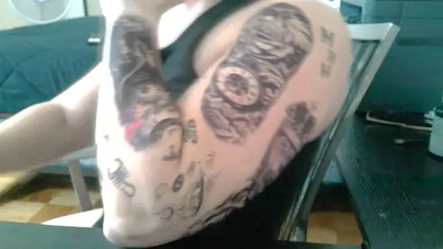 Aaron Rose25 online show from 12/14/25, 03:57