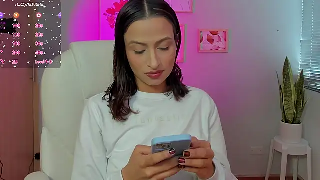 Elena Ruiz online show from 02/18/25, 07:41