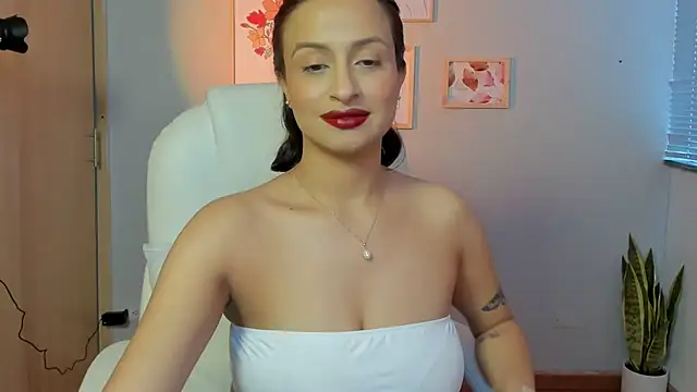 Elena Ruiz online show from 01/05/25, 07:07