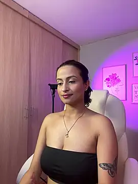 Elena Ruiz online show from 01/11/25, 11:24