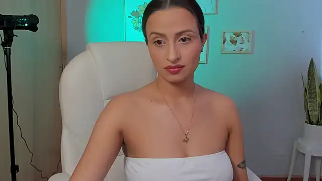 Elena Ruiz online show from 01/21/25, 07:50