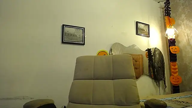 LAURA SMIITH online show from 10/24/25, 06:51