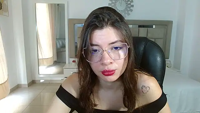 zoecruzz online show from 12/18/25, 02:32