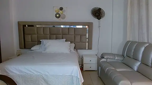 Snapshot of zoecruzz chatting on 02/06/26, 02:57 zoecruzz online show from 02/06/26, 02:57