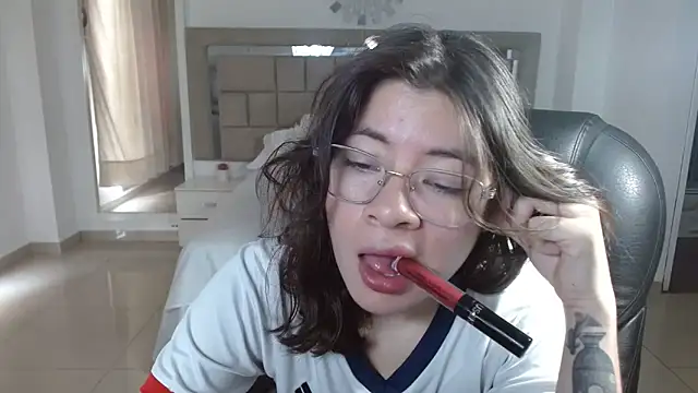 zoecruzz online show from 11/11/25, 03:07