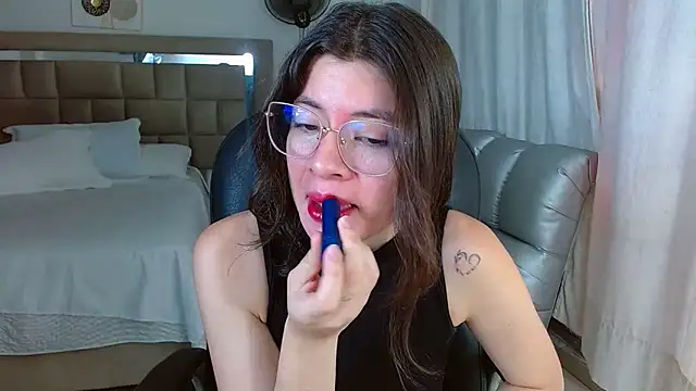 Snapshot of zoecruzz chatting on 02/08/26, 02:37 zoecruzz online show from 02/08/26, 02:37