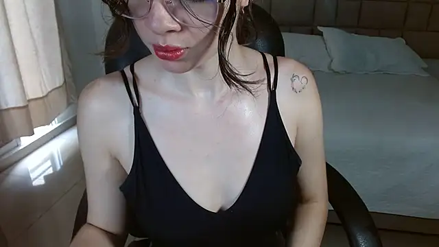 zoecruzz online show from 11/29/25, 03:12