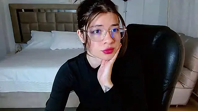 Snapshot of zoecruzz chatting on 01/15/26, 03:26 zoecruzz online show from 01/15/26, 03:26