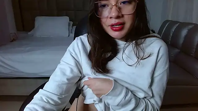 Snapshot of zoecruzz chatting on 02/13/26, 02:28 zoecruzz online show from 02/13/26, 02:28