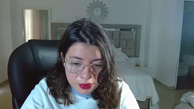 zoecruzz online show from 11/14/25, 03:15